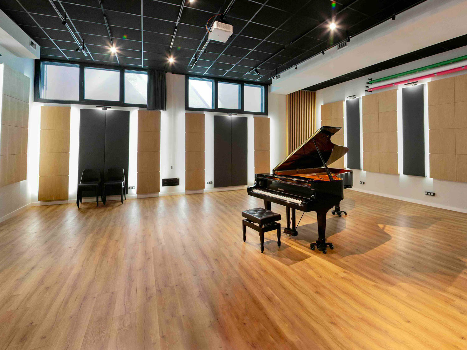 Estudio de grabación con alojamiento para músicos y productores