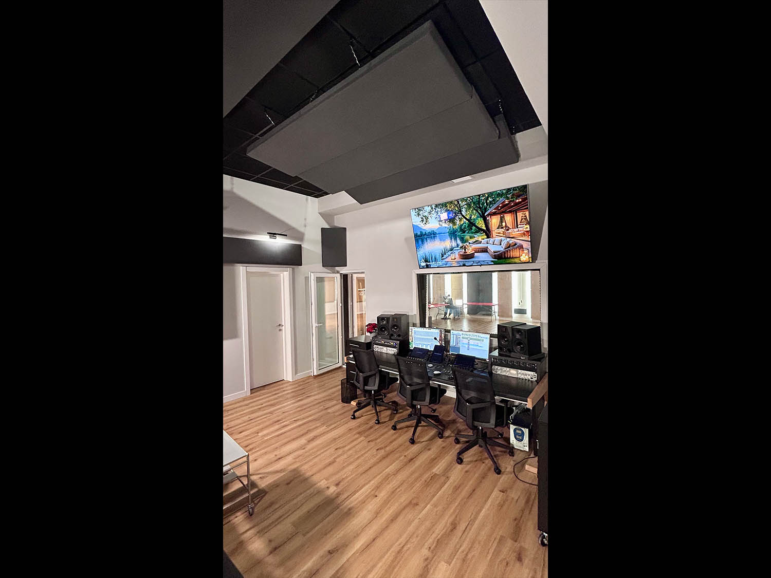 Equipamiento de grabación con sala de control - Ragtime Studio