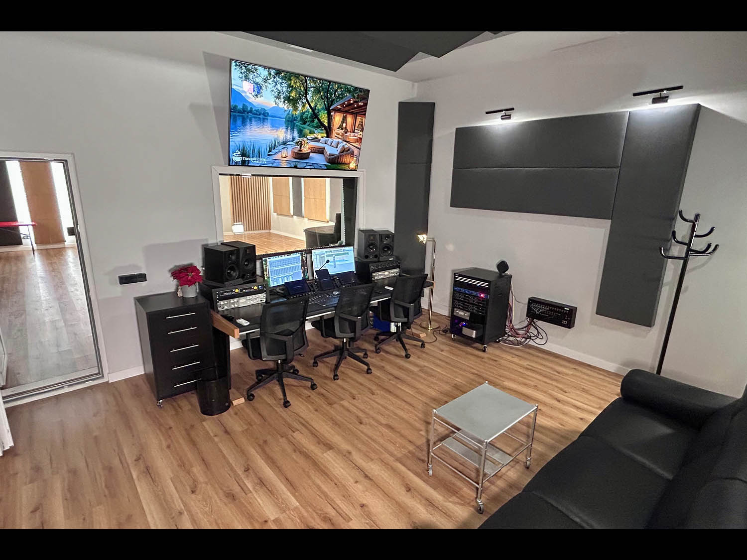 Sala de control con equipamiento completo - Ragtime Studio